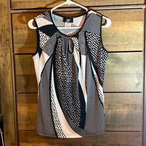 Keyhole sleeveless patterned shirt